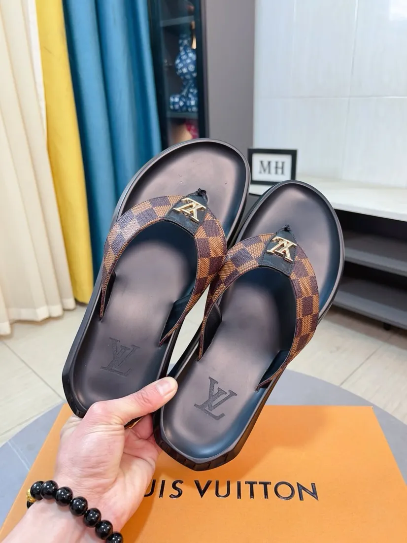 Men's shoes 💰260🌹🌹 (lv-Louis Vuitton) new men's sandals, high-end boutique, exquisite embossed logo decoration on the upper, fine workmanship, super soft soles, casual, loose and comfortable, a must-have in summer! \nsize：38-44
